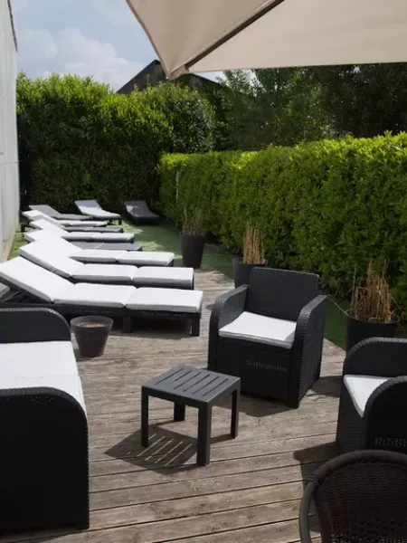Terrasse naturiste &agrave; Rennes au Sauna Carr&eacute; Rouge